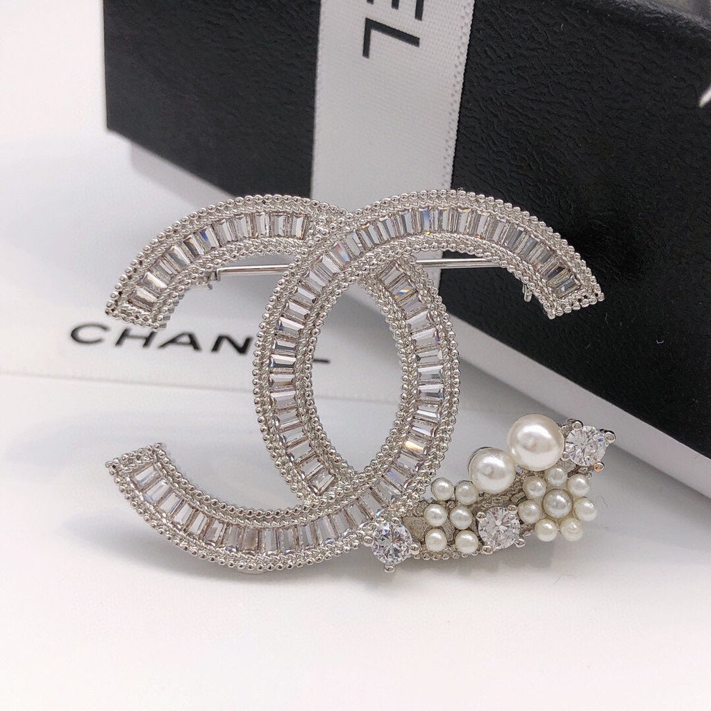 18K Chanel Star Crystals Brooch