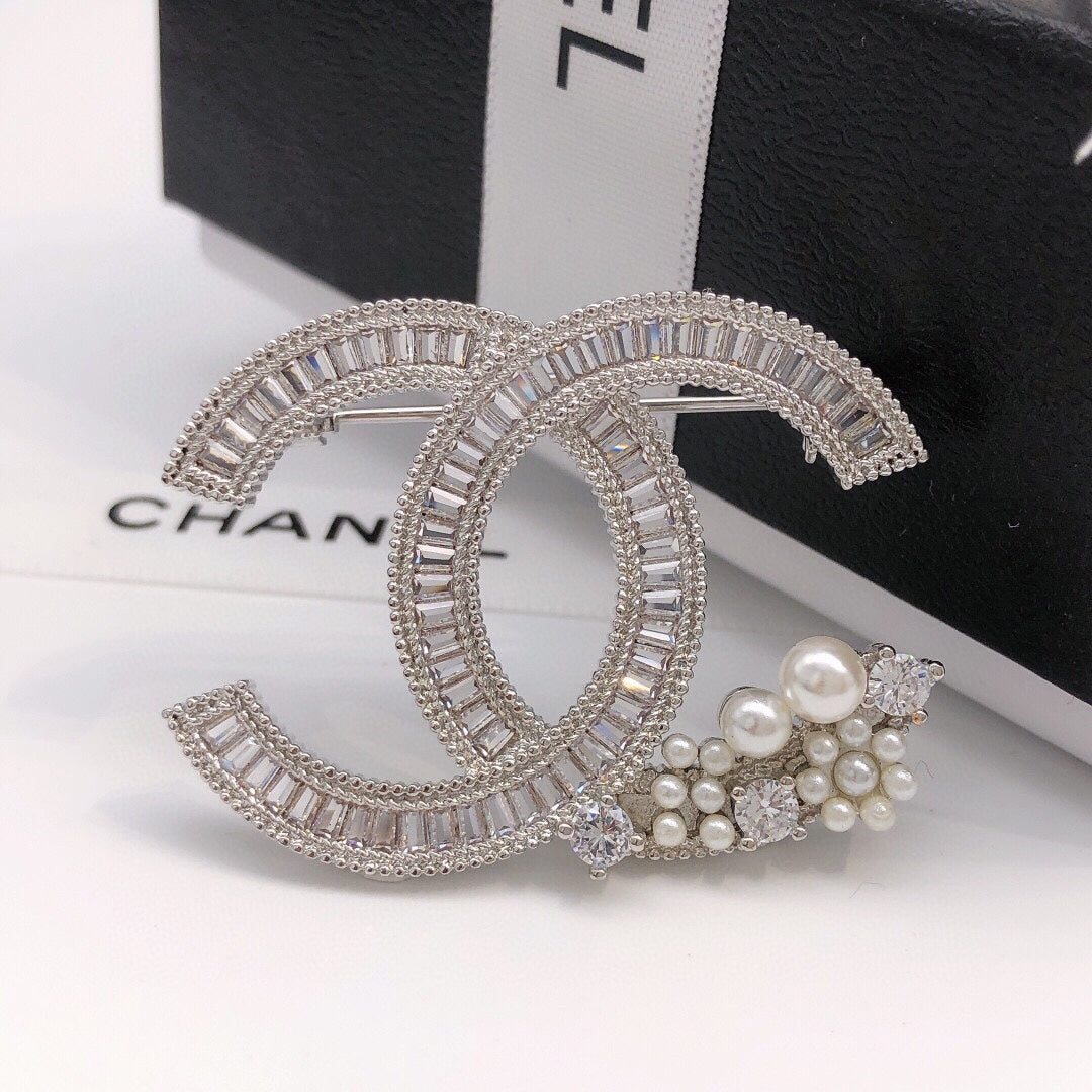 18K Chanel Star Crystals Brooch