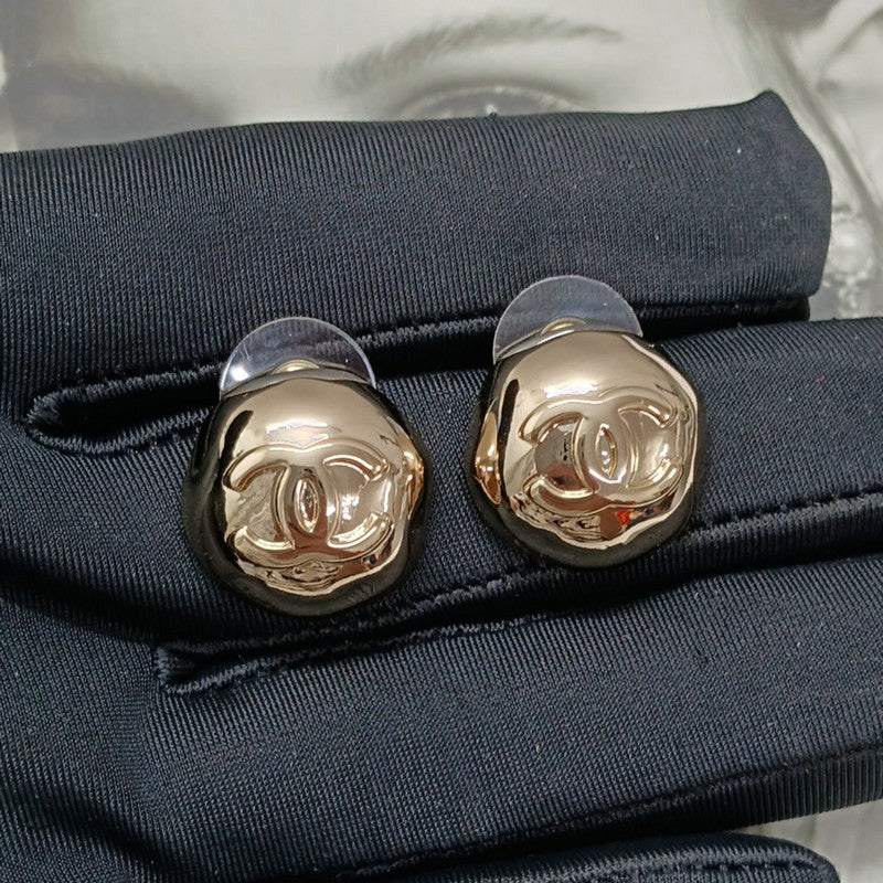 18K Chanel Vintage Round Gold Earrings