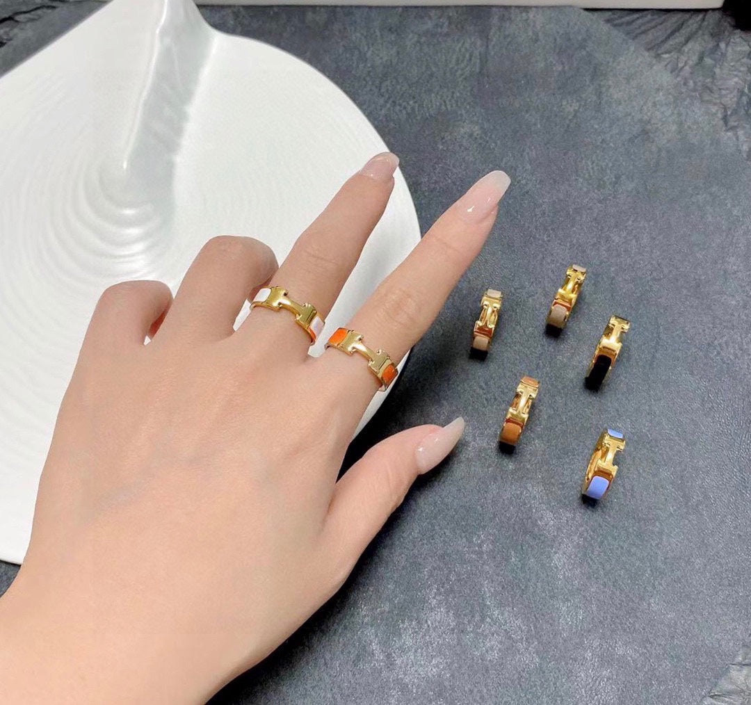18K Hermes Vintage Clic Ring