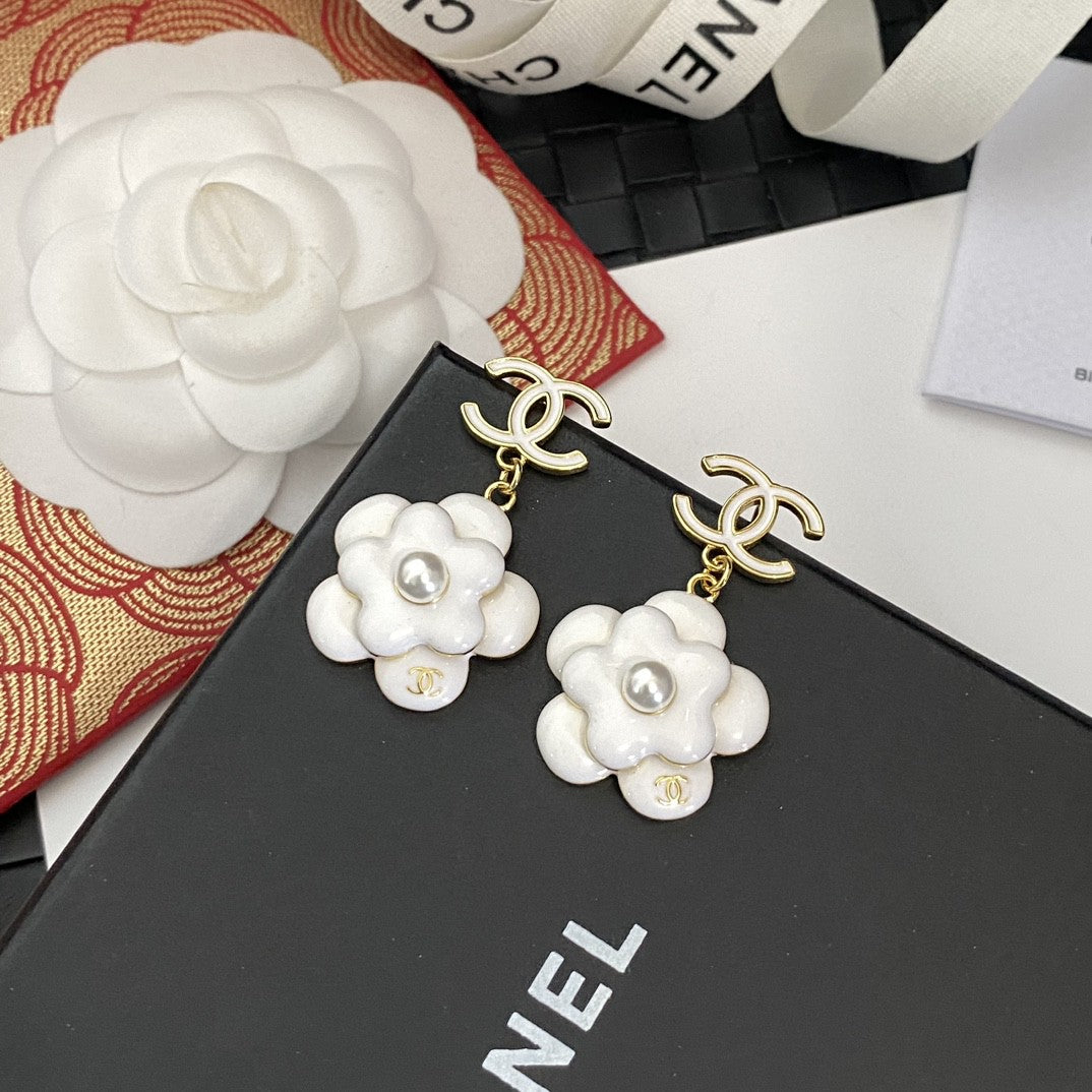 18K Chanel Flower Pearl Earrings