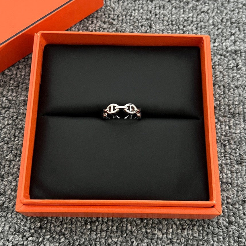18K Hermes Chaine D'Ancre Enchainee Ring