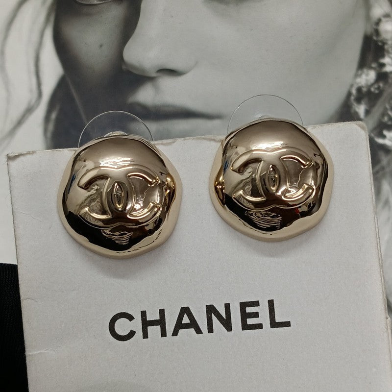 18K Chanel Vintage Round Gold Earrings