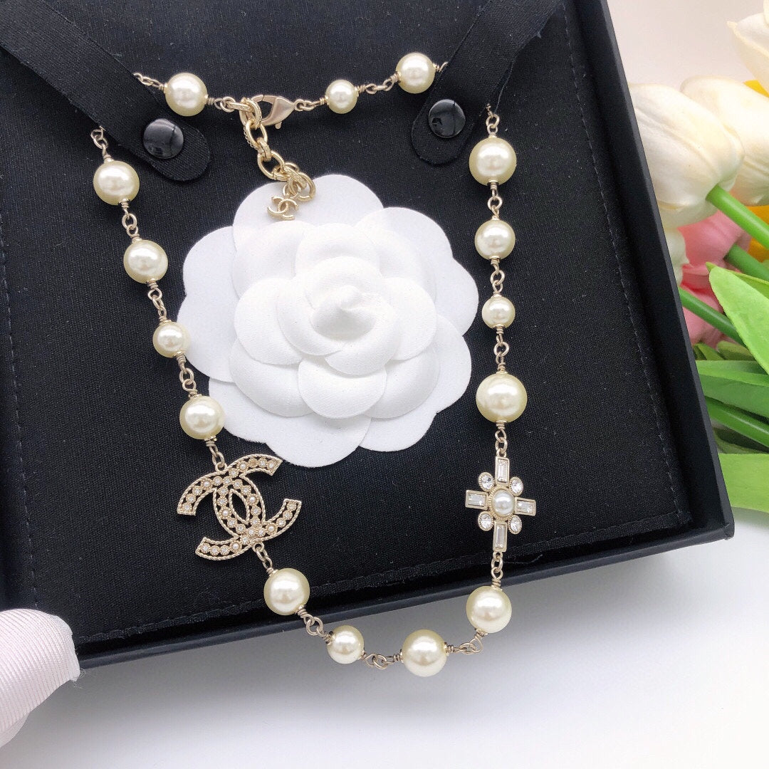 18K Chanel Flower Pearls Chain Necklace