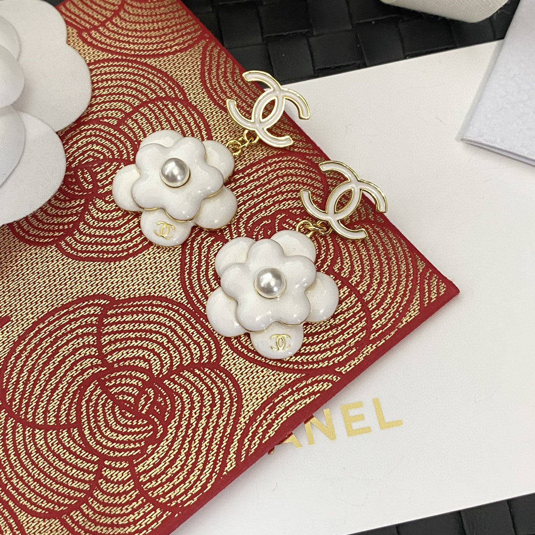 18K Chanel Flower Pearl Earrings