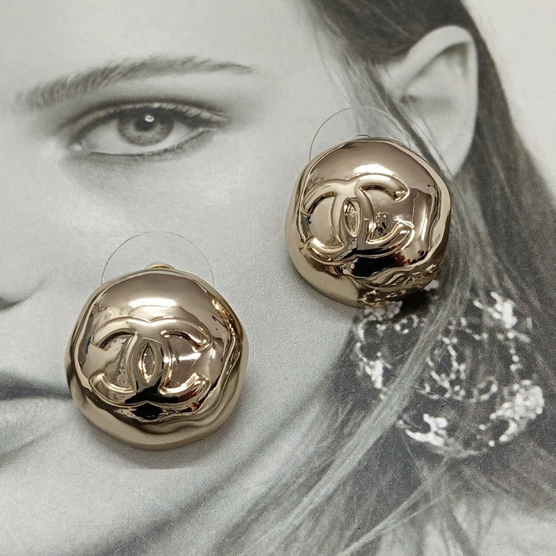 18K Chanel Vintage Round Gold Earrings