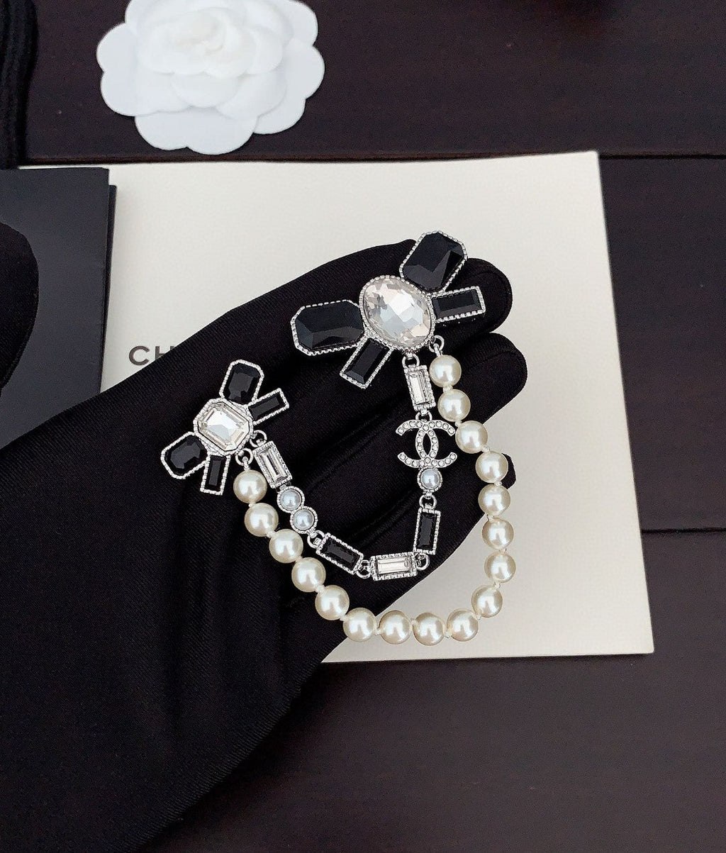 18K Chanel Black Bow Pearls Brooch