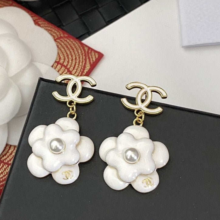 18K Chanel Flower Pearl Earrings