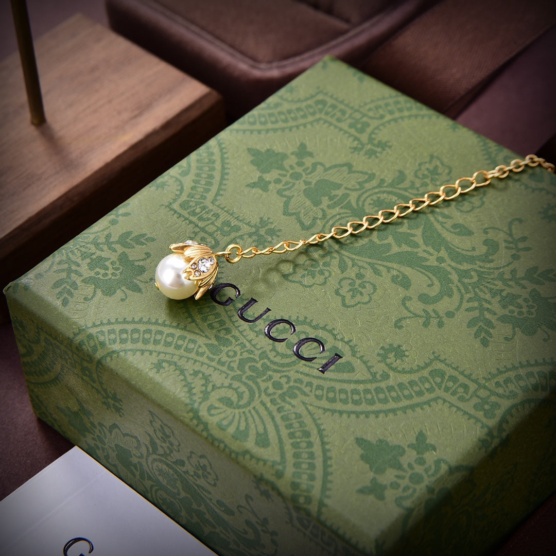 18K Gucci Double Logo Plaque Embellished Pearl Necklace