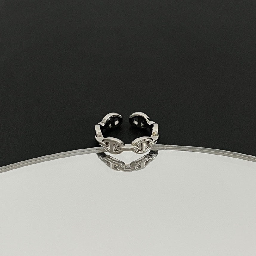 18K Hermes Chaine D'Ancre Enchainee Ring