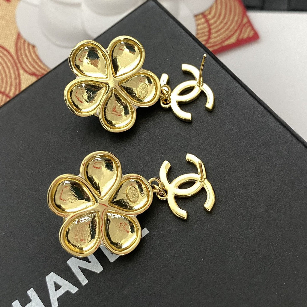 18K Chanel Flower Pearl Earrings