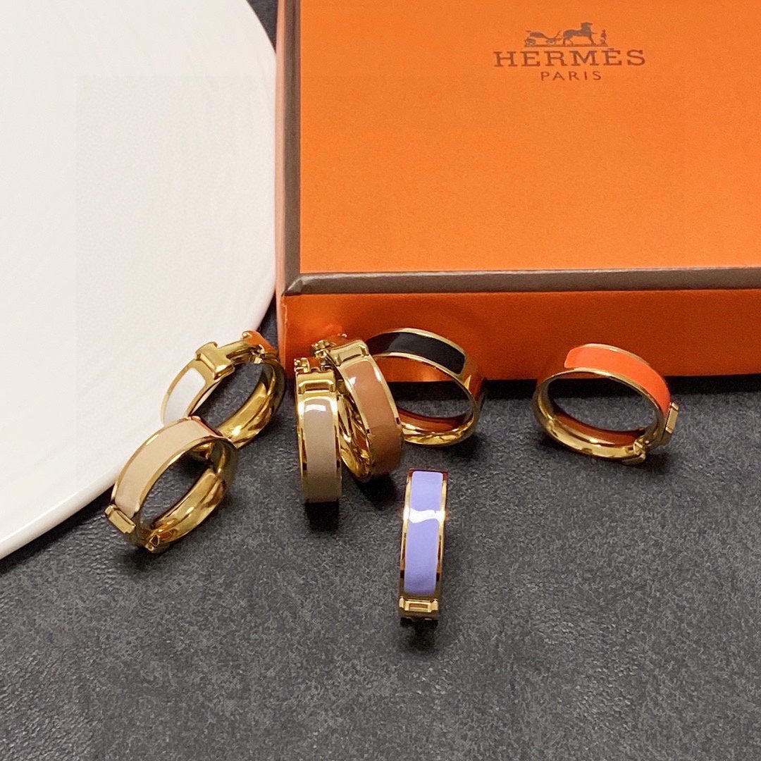 18K Hermes Vintage Clic Ring
