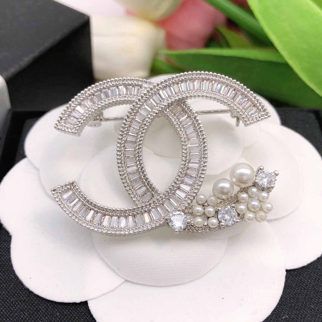 18K Chanel Star Crystals Brooch