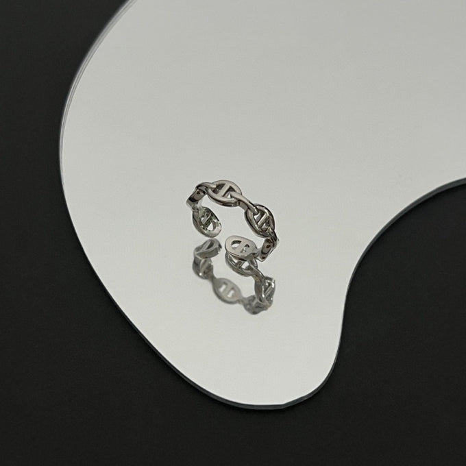 18K Hermes Chaine D'Ancre Enchainee Ring