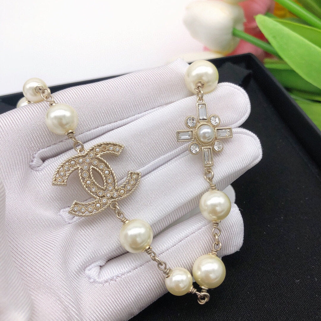 18K Chanel Flower Pearls Chain Necklace