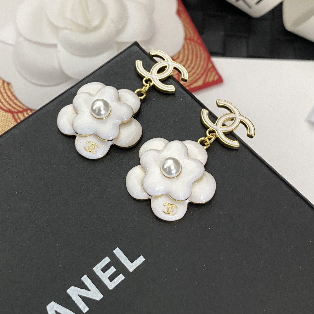 18K Chanel Flower Pearl Earrings