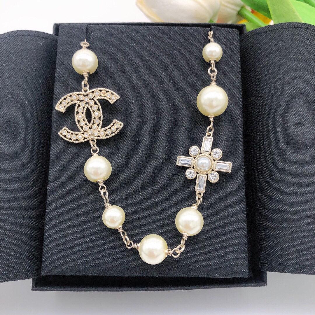 18K Chanel Flower Pearls Chain Necklace