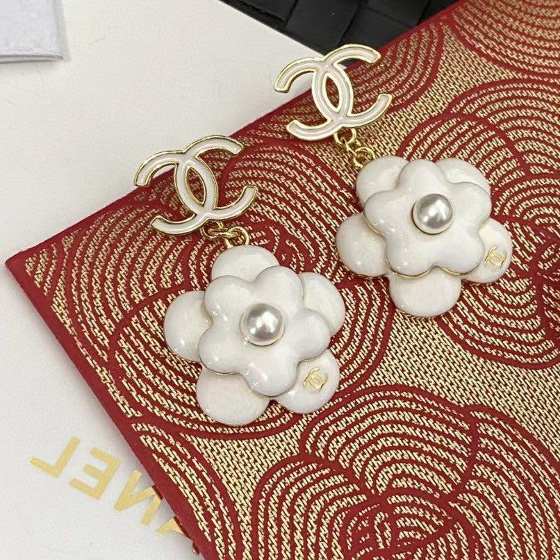 18K Chanel Flower Pearl Earrings