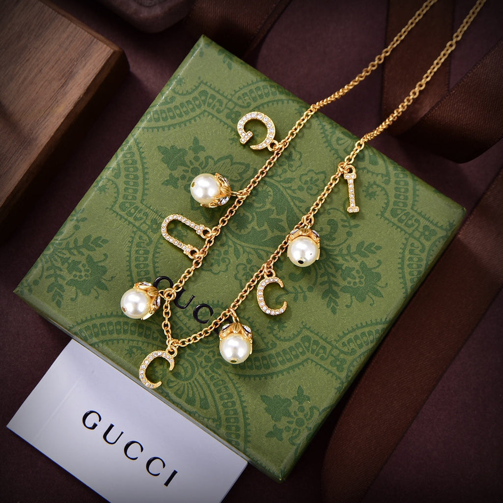 18K Gucci Double Logo Plaque Embellished Pearl Necklace
